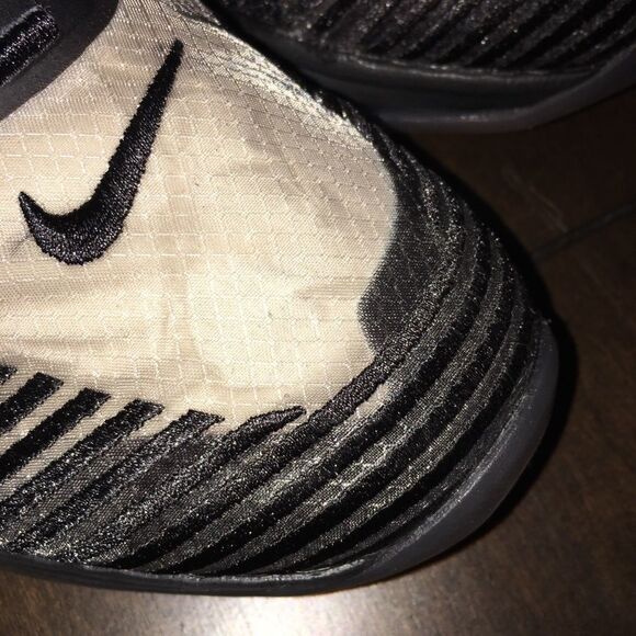 NIKE LEBRON X JE ICON QS JOHN ELLIOTT SUMMIT Black SAIL SZ 11.5 AQ0114-001) - Picture 8 of 9